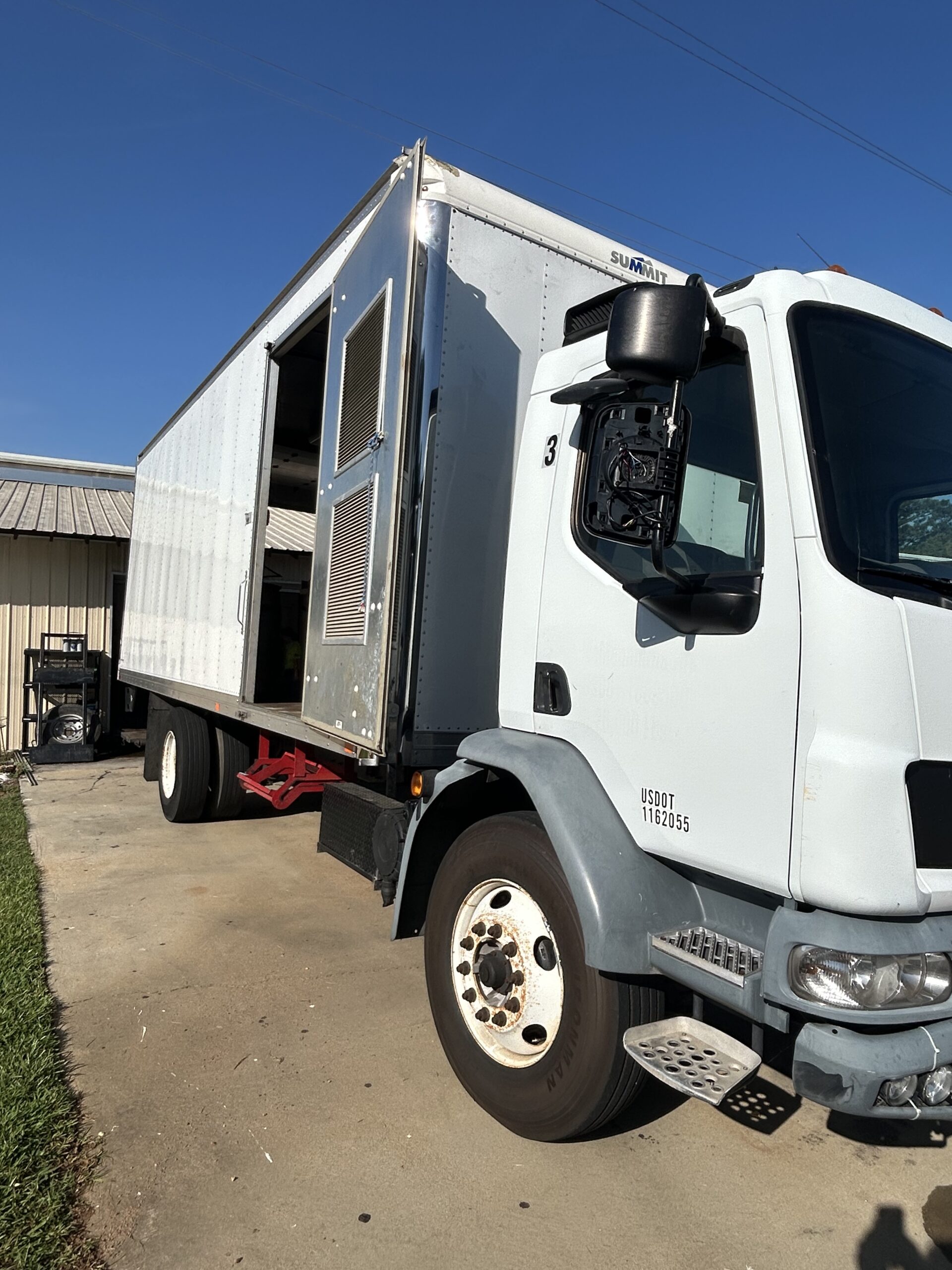Used 2016 PMC PH-25 Box Truck Spray Foam Rig, 60' Heated Hose, (2) T1 Transfer Pumps, 5HP Compressor 37.5KW Diesel Generator, 20 CFM Air Dryer - Image 5